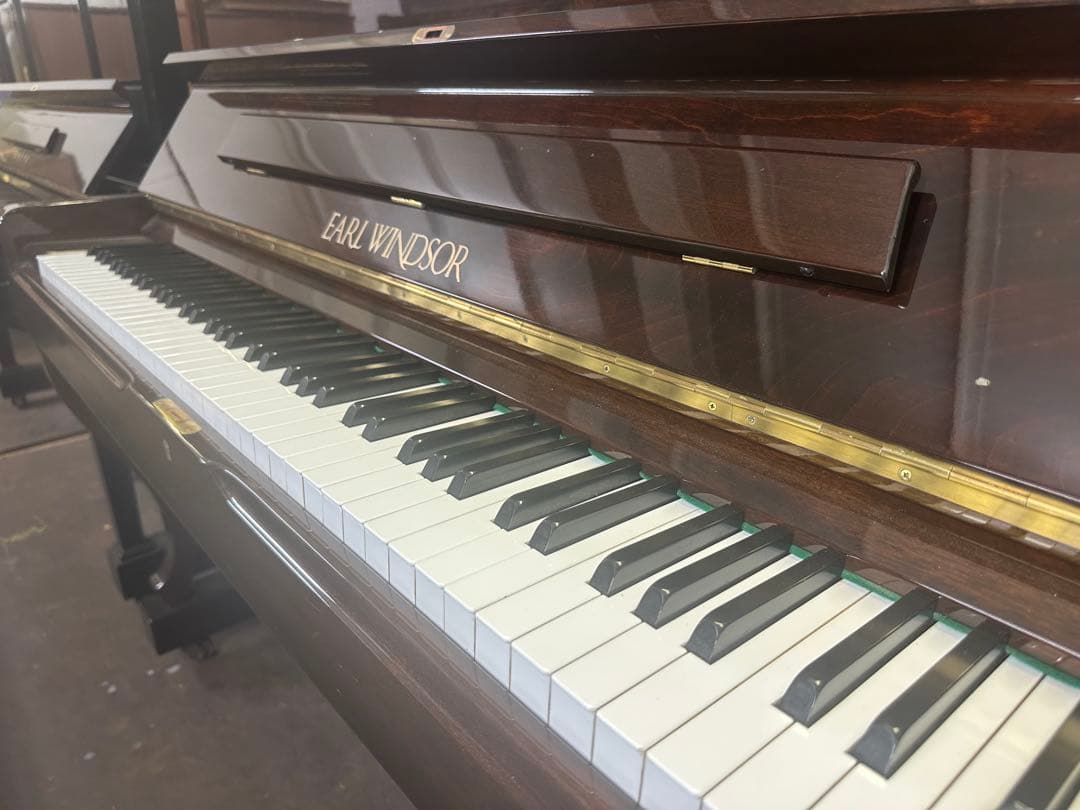 美品】FLORA W113 DELUXE アップライトピアノ - メルカリ