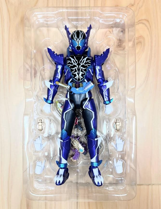【美品】　S.H.Figuarts　仮面ライダーローグ
