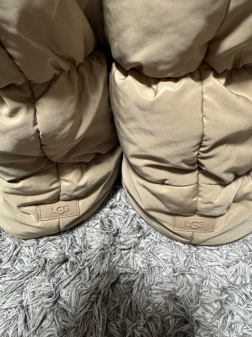 UGG レッグウォーマー ベージュ - メルカリ
