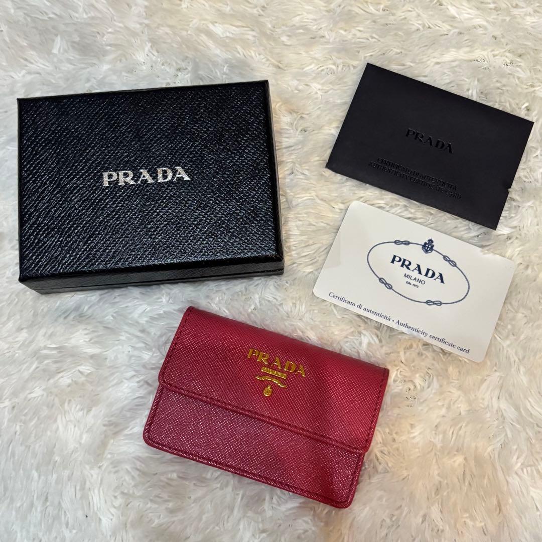 新品未使用 付属品付き PRADA プラダ 1M0881サフィアーノレザー PRADA (プラダ) サフィアーノレザー スナップボタン開閉 コンパクト