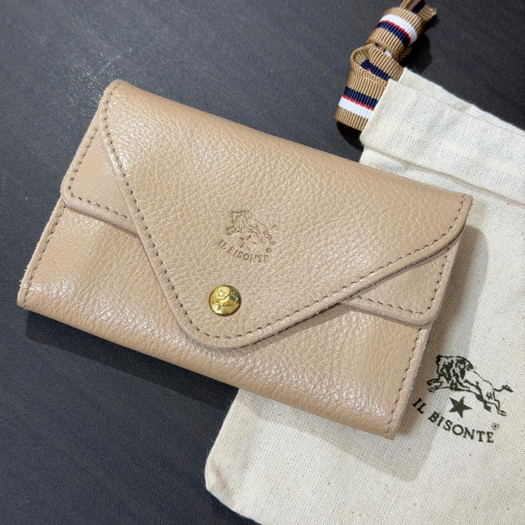 【新品未使用】イルビゾンテ 名刺入れ カードケース カフェラテ IL BISONTE（イルビゾンテ） カードケース 名刺入れ スナップボタン