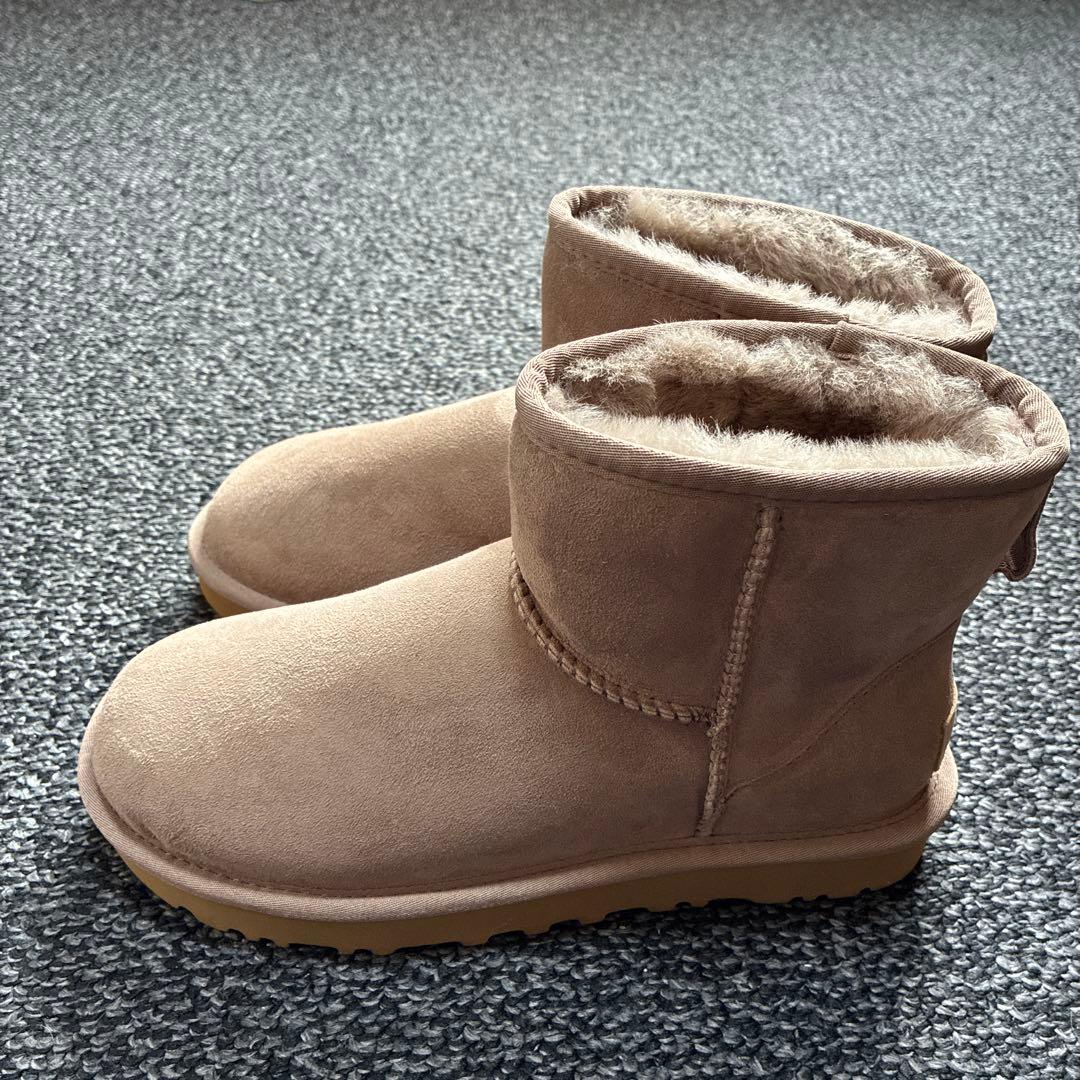 新品・未使用品 UGG CLASSIC MINI II ページュ 24.0cm