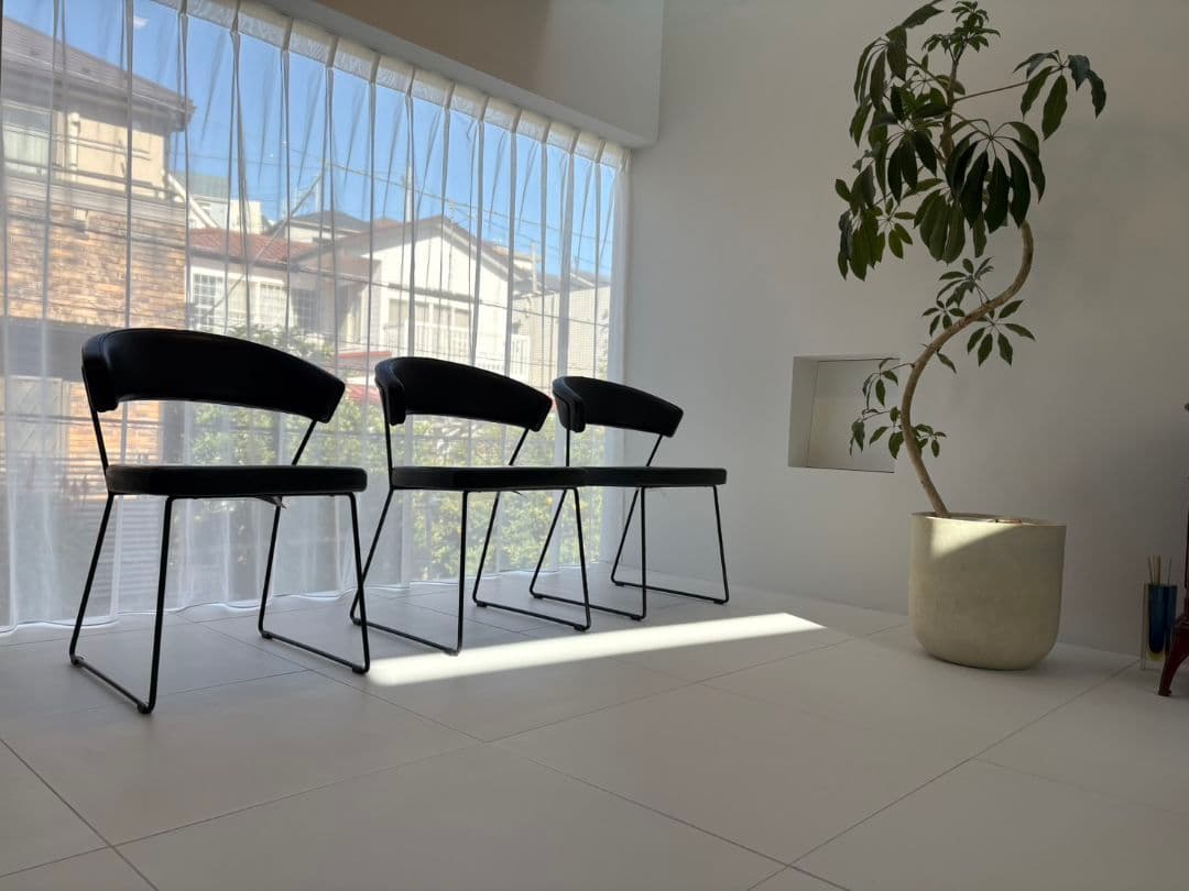 カリガリス ニューヨークチェア 黒 モダン ダイニングチェア マット