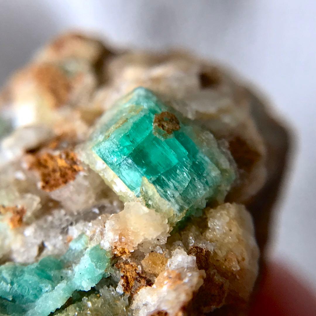 エメラルド 原石 126.7ct 六角 柱 ヘキサゴン パキスタン 天然石 宝石