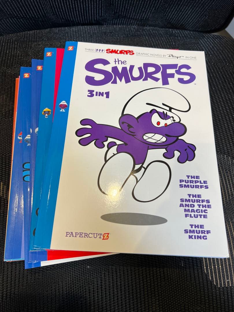 英語絵本　the Smurfs 3 in 1 The Smurfs 3 in 1 (The Purple Smurfs/The Smurfs and the Magic