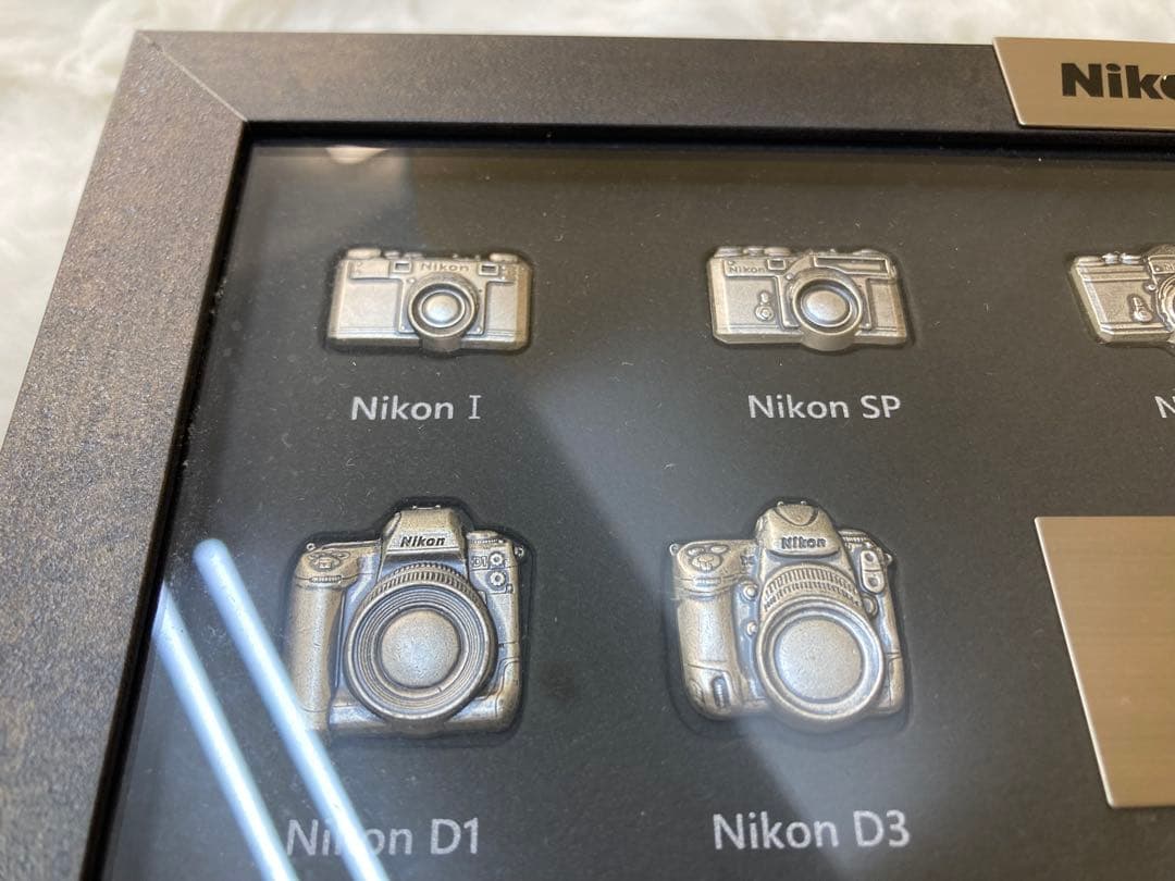 非売品】Nikon 100th anniversary 歴代カメラピンバッジ - メルカリ