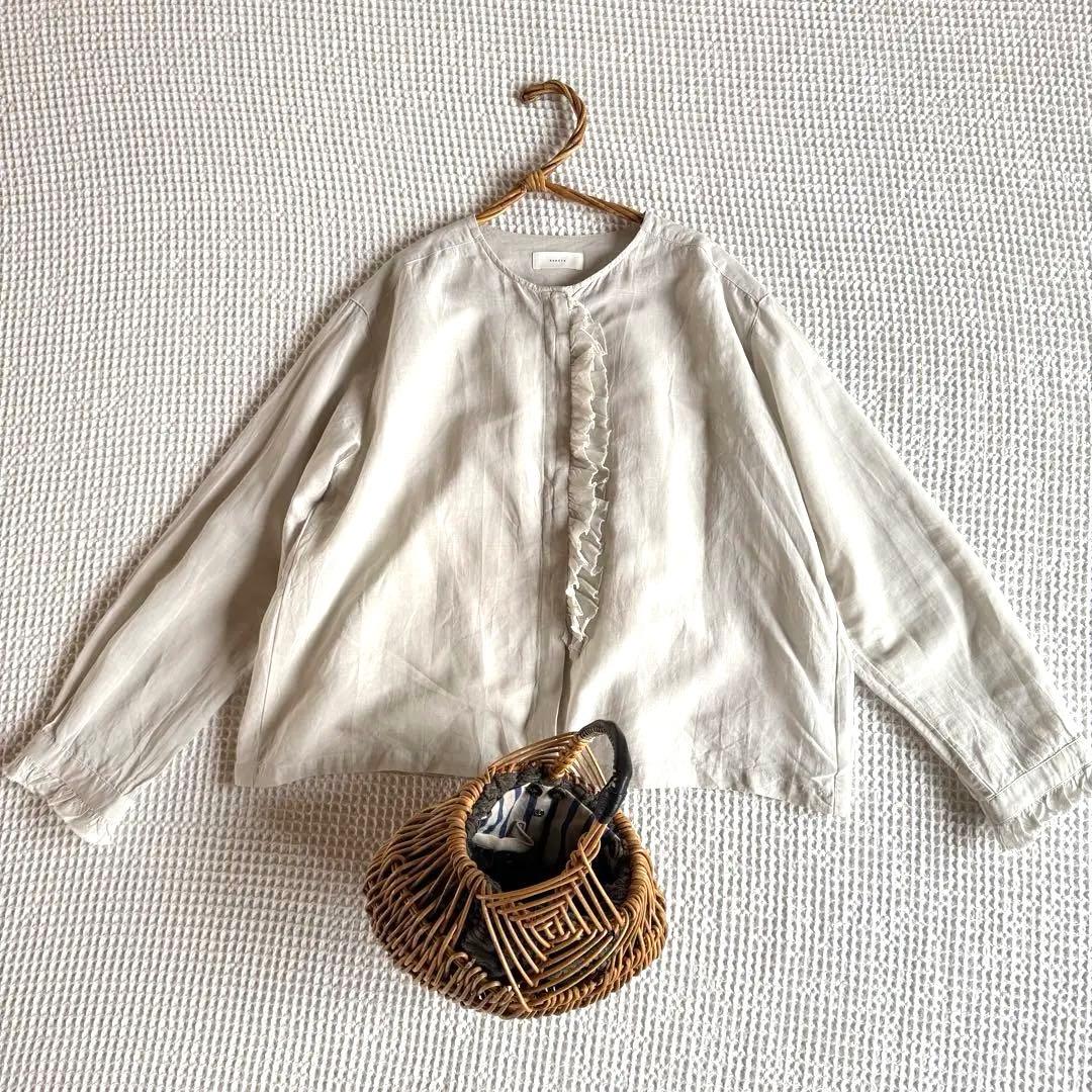 kagure かぐれ ワッシャーフリルブラウス/ライトグレー（2025年春夏