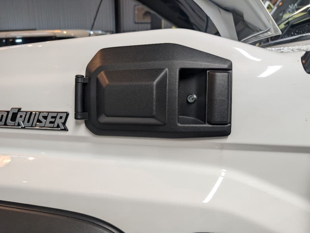 あ*い様 ランクル70再再販(GDJ76W) 尿素リッドカバー 鍵付き加工 ランクル