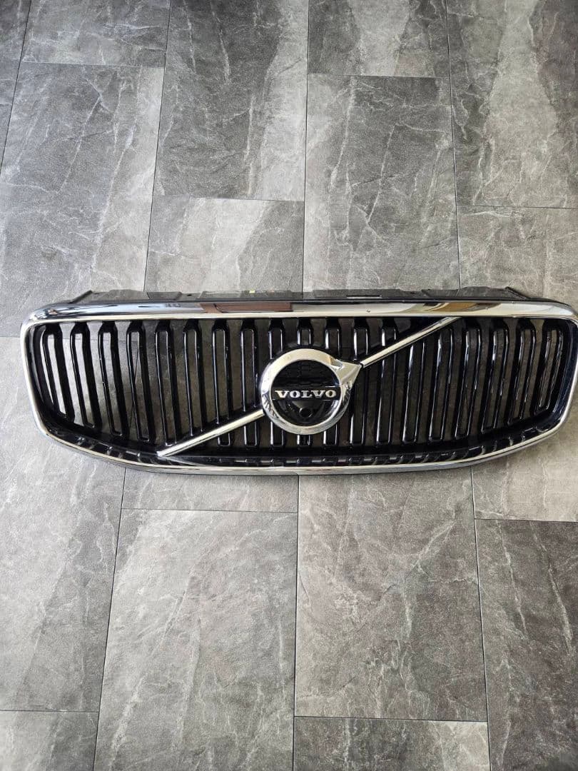 ボルボ VOLVO XC60 フロントグリル - メルカリ