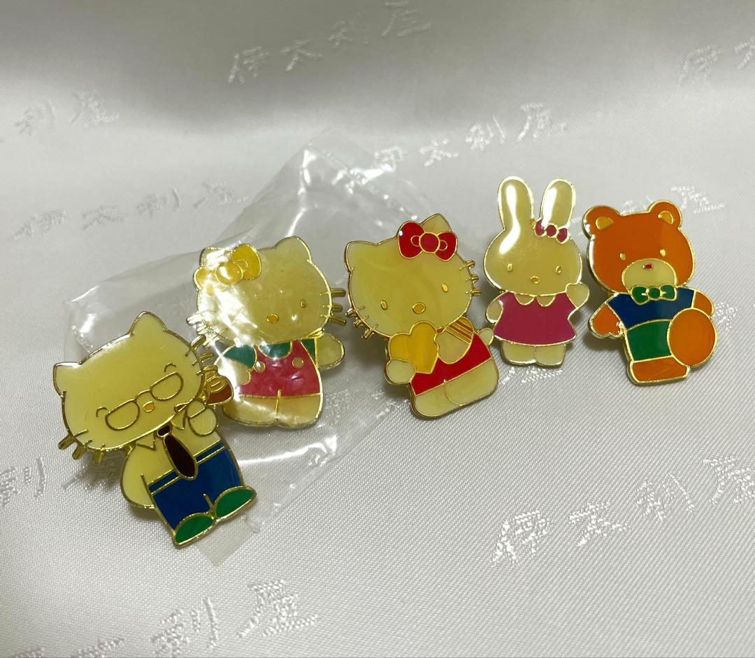 当時物】サンリオ 1997年製 ハローキティ キャシー ピンバッジ 激レア