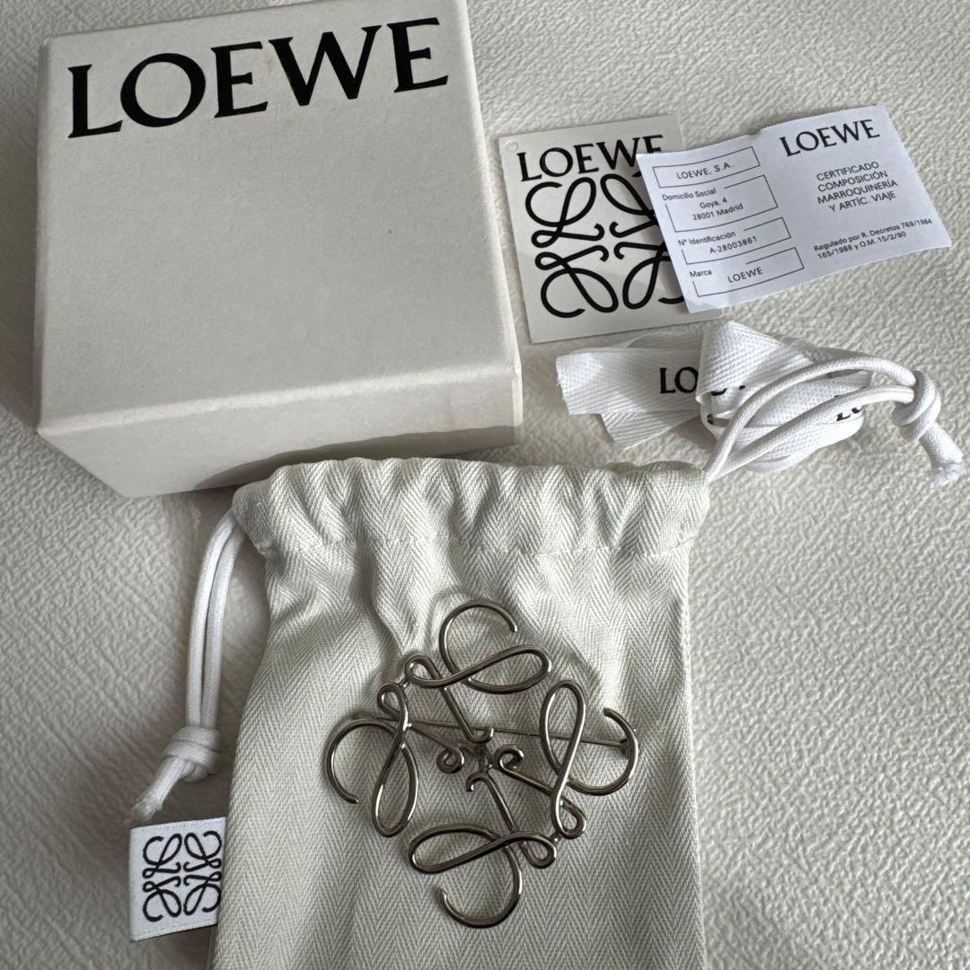 ロエベ アナグラム ブローチ シルバー 楽天市場】【中古】LOEWE ロエベ アナグラム ブローチ シルバー