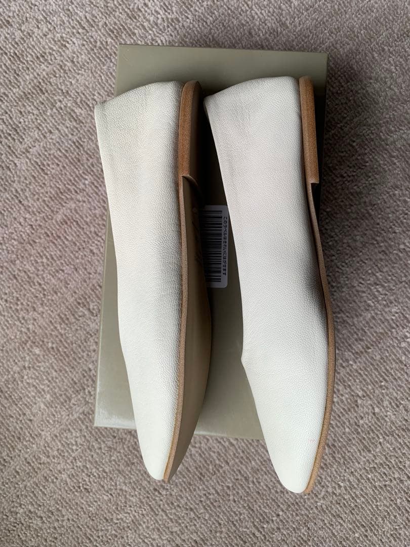 マーガレットハウエルアイデア　フラットシューズ　オフホワイト　24.5cm