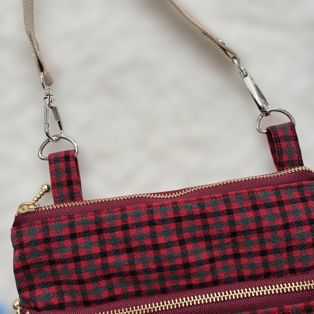 ファミリア風チェック柄のサコッシュ - メルカリ