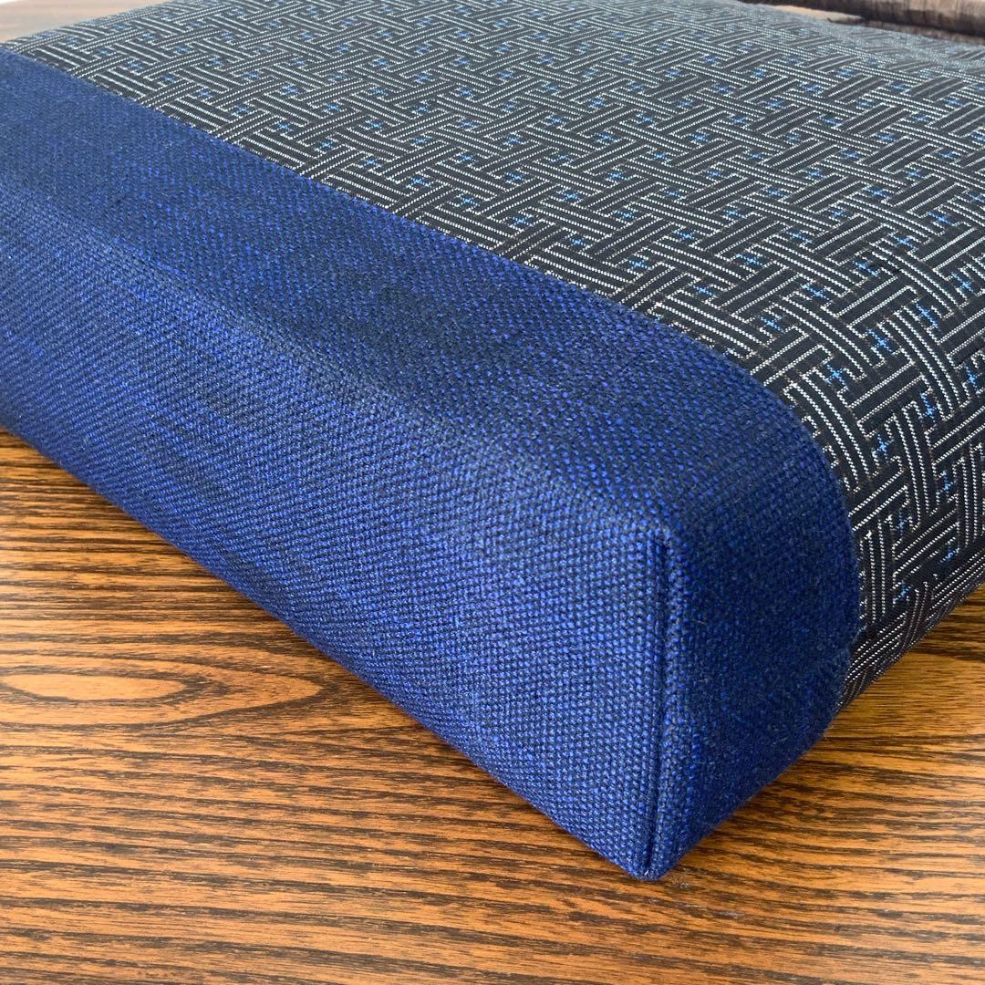 大島紬 秋名バラ青入り12玉 胡桃皮ハンドルバッグ 裏地お花柄の紬