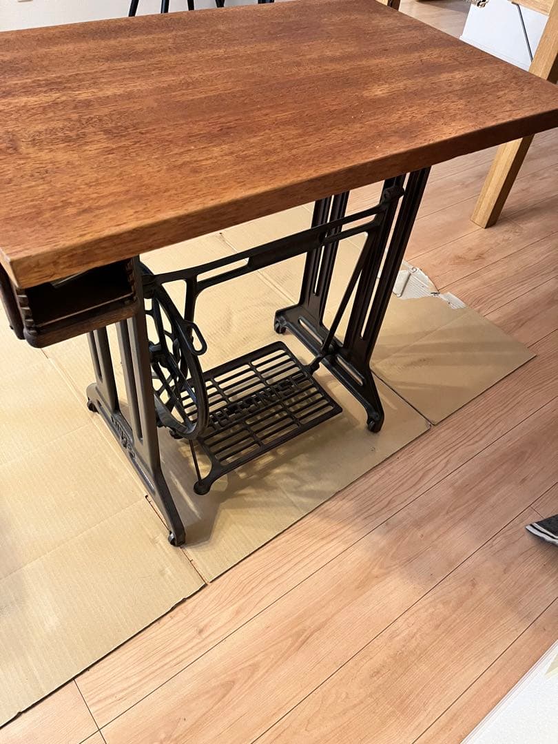 アンティーク ソーイングマシンテーブル