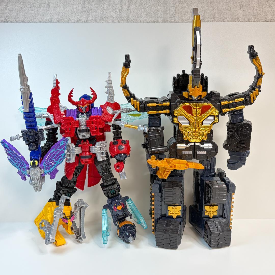 【豪華2体セット】DXキングオージャー & ゴッドコーカサスカブト まとめ売り 王様戦隊キングオージャー』豪華メッキ仕様＆3段変形の「DXキング