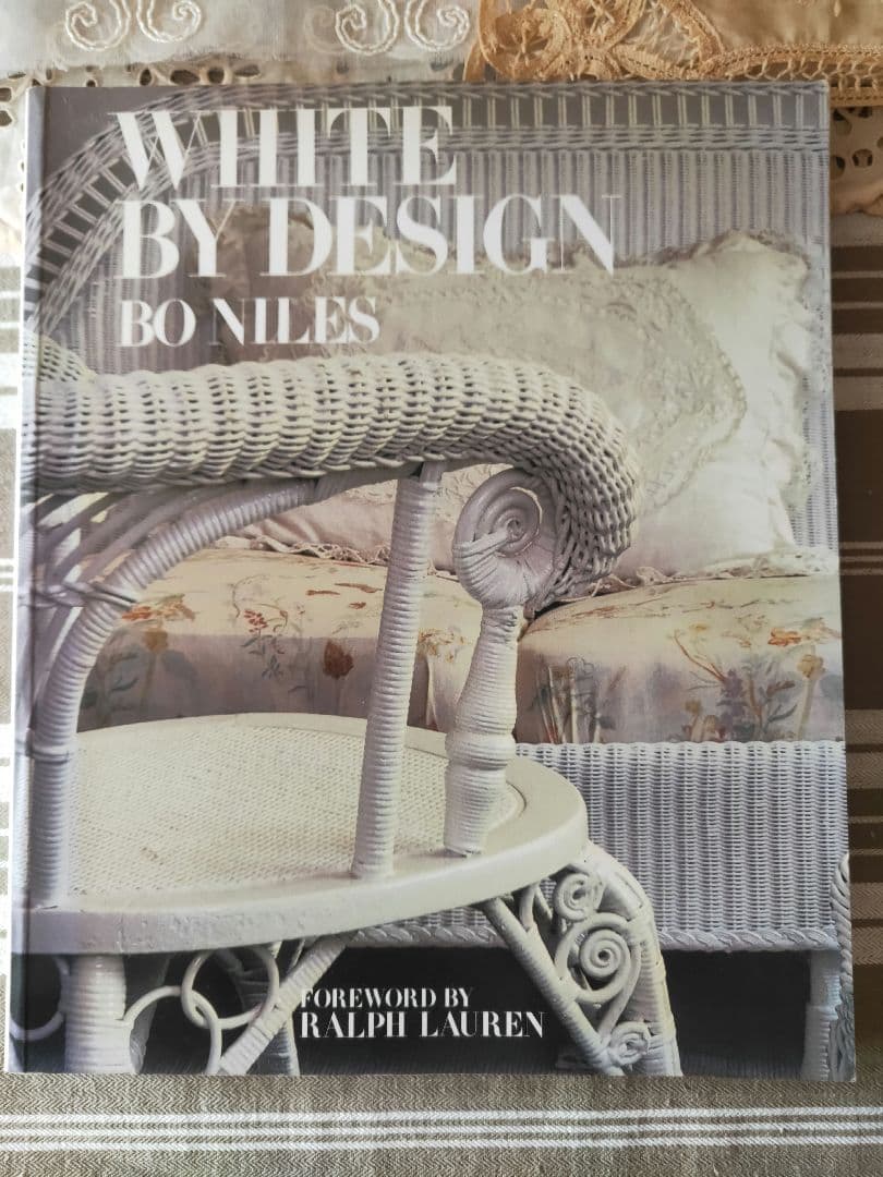 white 洋書 book フランスアンティーク イギリスアンティーク グリーン色のおしゃれなアンティーク本、イギリスから届いた