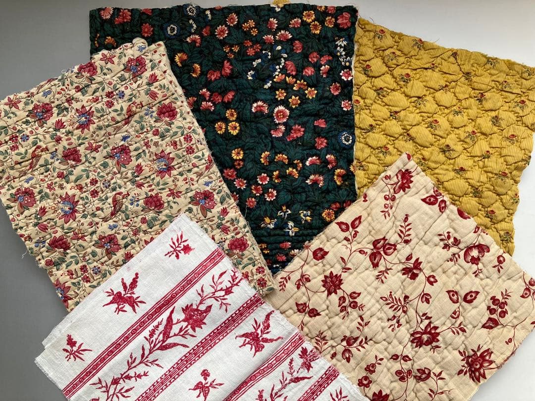 貴重　18世紀　オベルカンフ　ジュイ更紗　ハギレ5枚組　フランス　アンティーク 彫金18金ダブルカフス フランス製🇫🇷 1900年頃 帝国ホテルアーケード