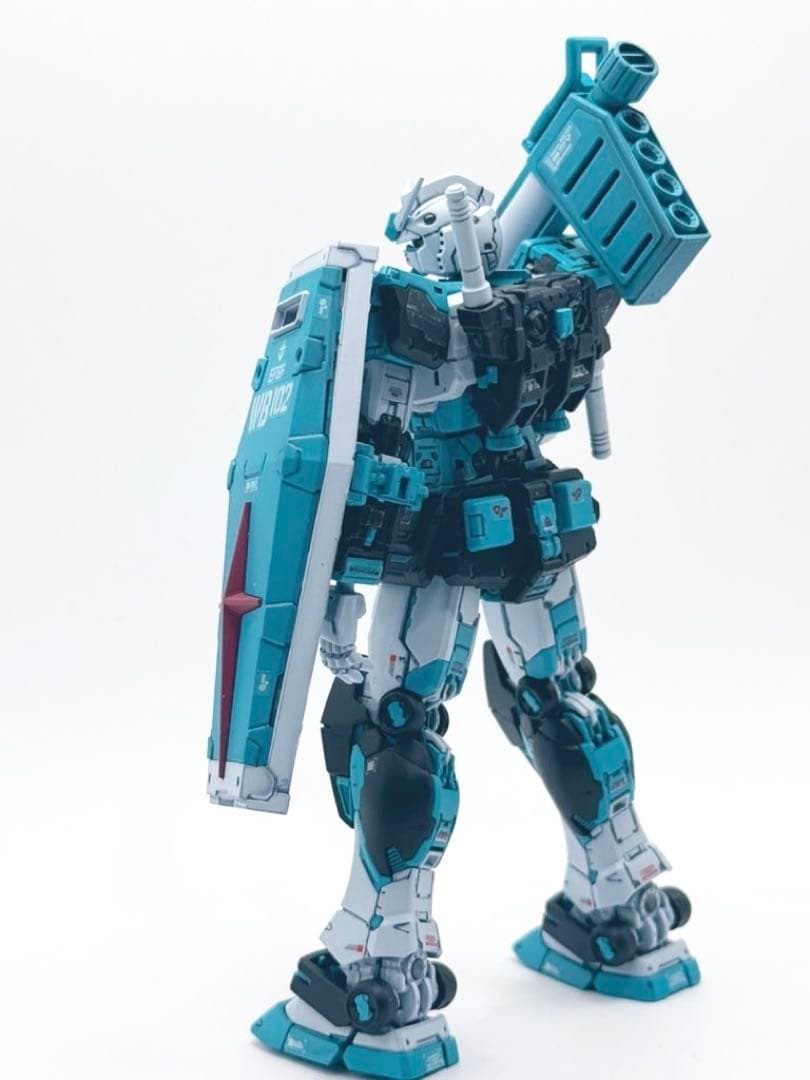 塗装済】 RGガンダム2.0 初音ミクカラー塗装 - メルカリ