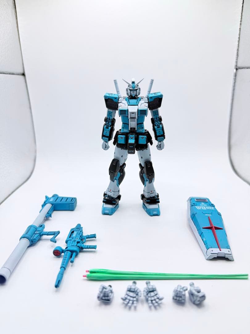 塗装済】 RGガンダム2.0 初音ミクカラー塗装 - メルカリ