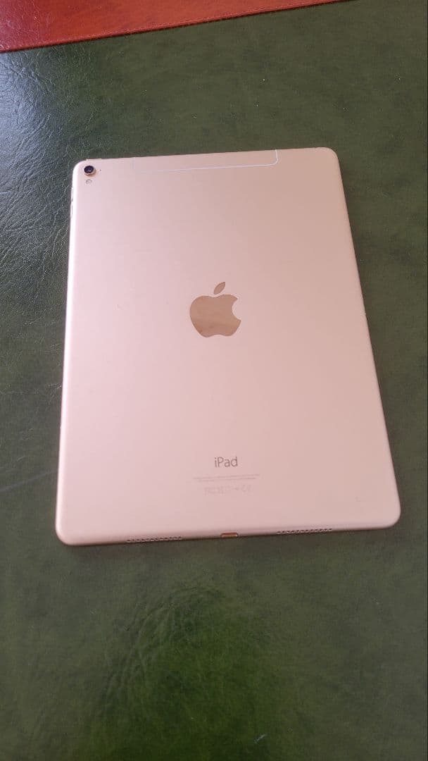Apple iPad pro 9.7インチ ゴールド キーボードケース 128G