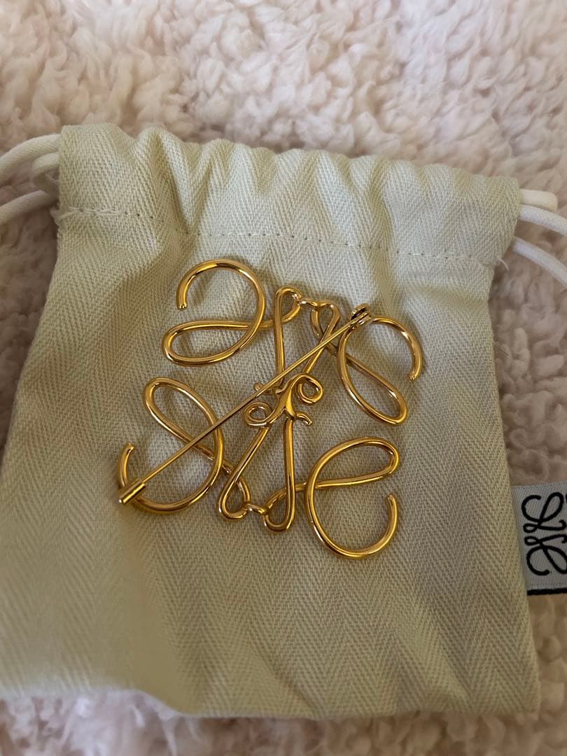 アナグラムブローチ LOEWE ロエベ ゴールド