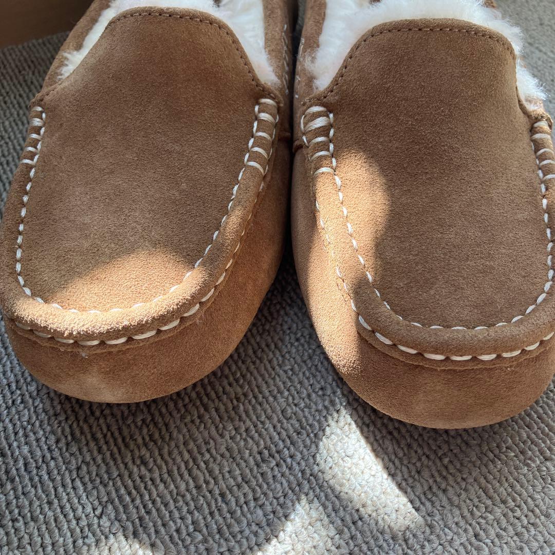 連休セール中‼️UGG Ansleyスリッポンブラウン モカシン 25.0 - メルカリ