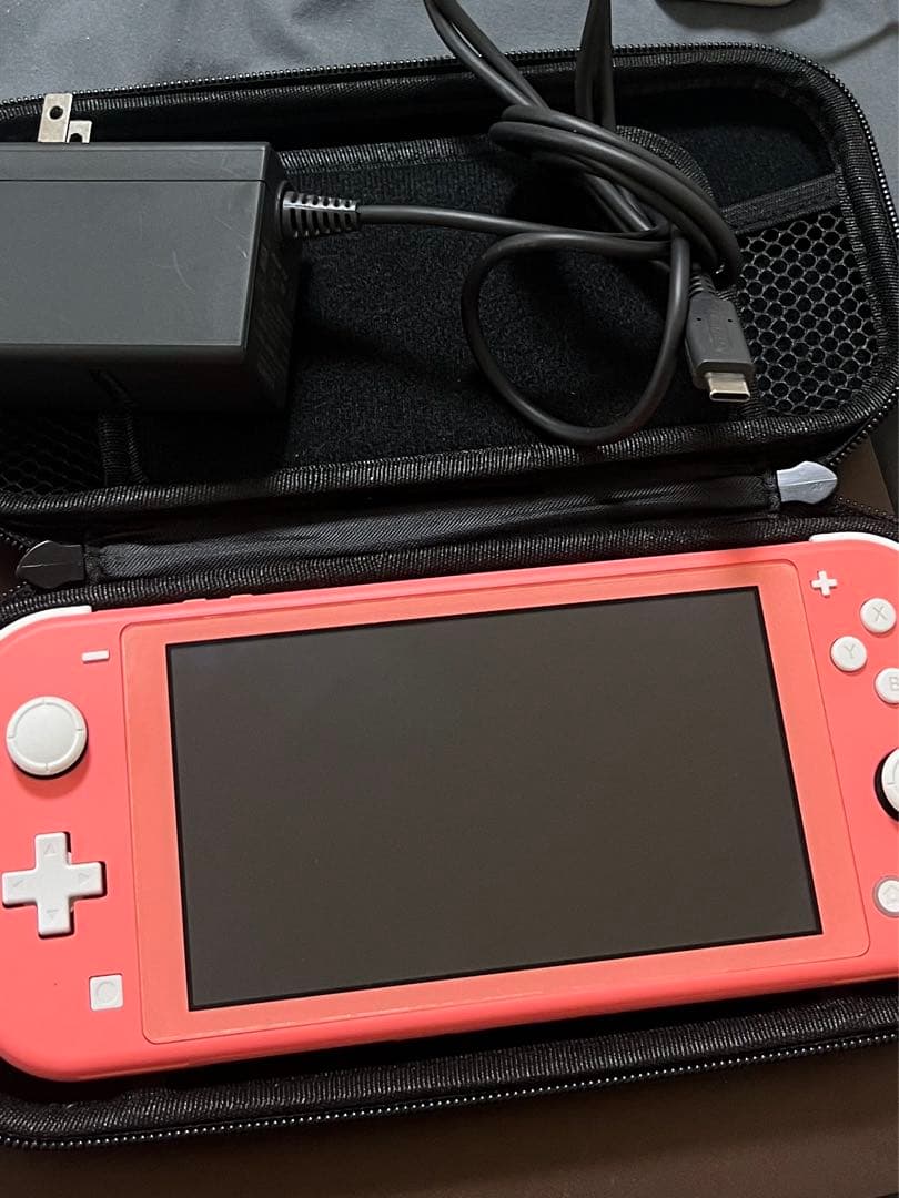 Nintendo Switch Lite コーラル(充電器・ケース付き)