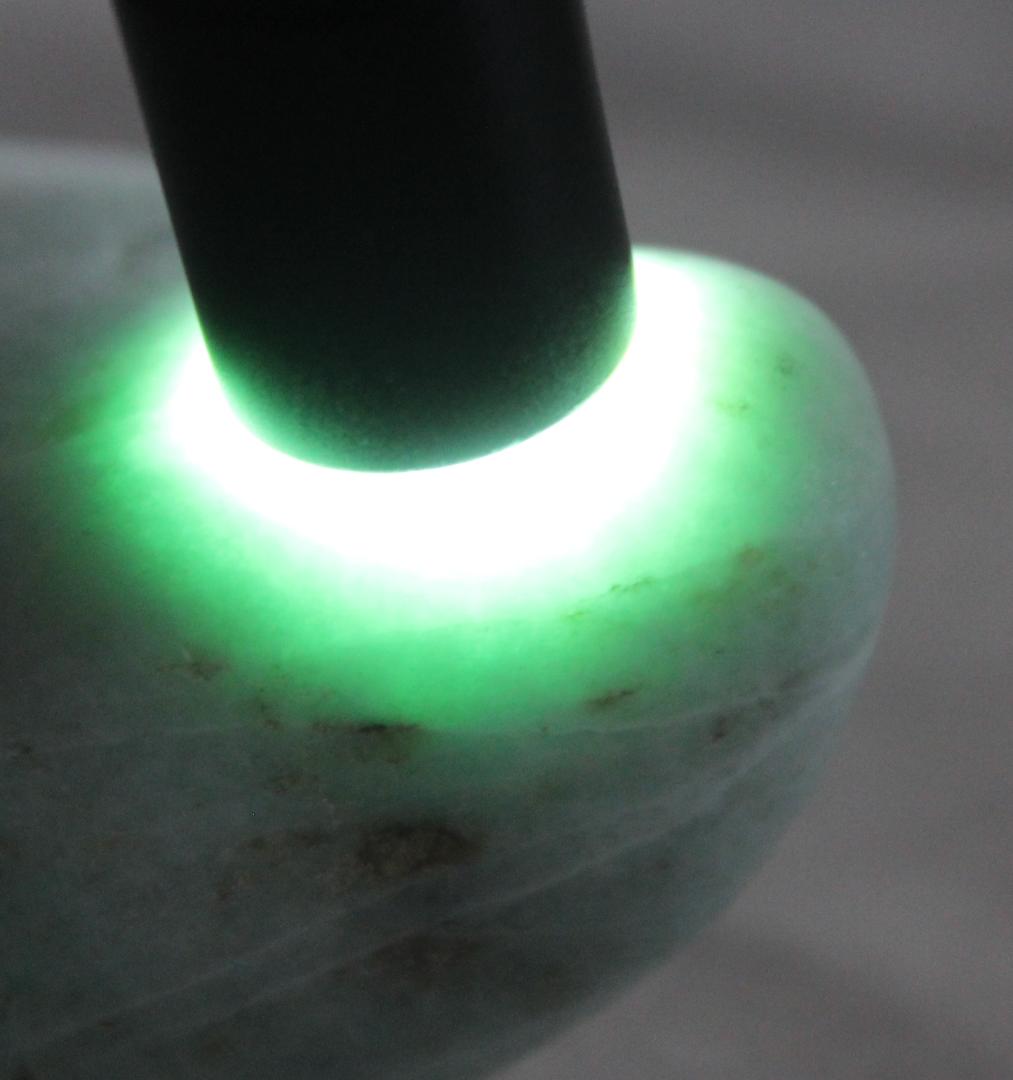 ［緑の美翡翠］糸魚川翡翠 原石 216.2g