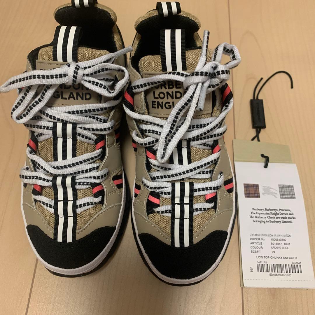 Burberry ローカットスニーカー ベージュ/黒/赤 BURBERRY(バーバリー) ノバチェック ロートップ スニーカー ブラック