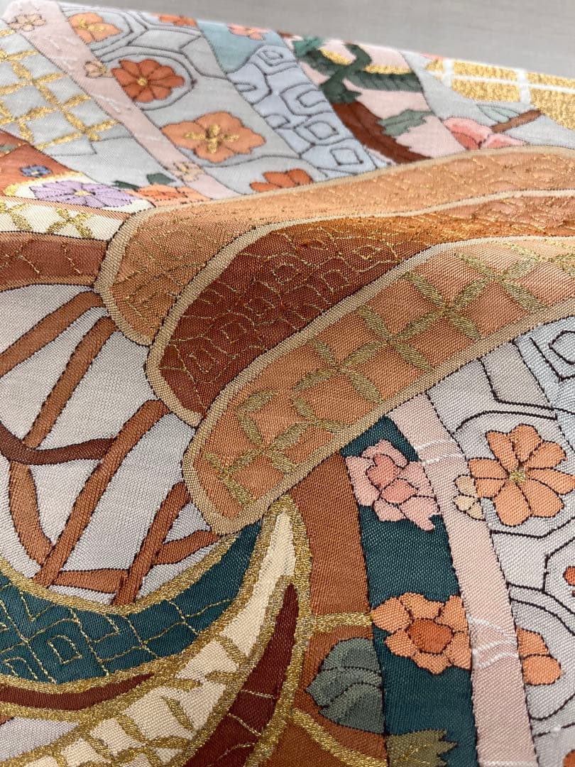 仕立て上がり新品袋帯 薄いグレーに鶴松花宝尽くしなどおめでたい柄