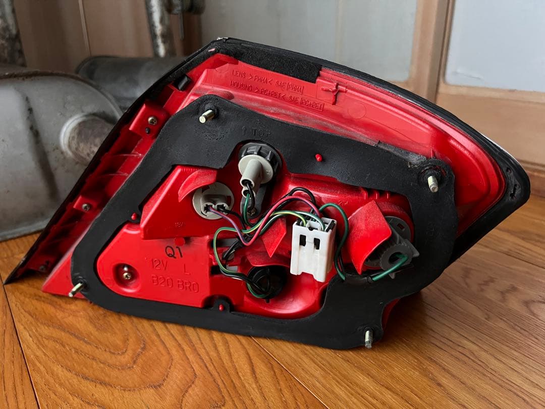 Y34セドリック前期テールランプ - メルカリ