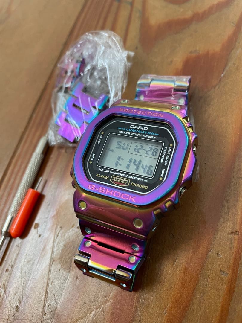 g-shock カスタム　レインボー　5600 未使用品 CASIO - CASIO G-SHOCK 腕時計 メタル カスタム レインボー DW-5600の