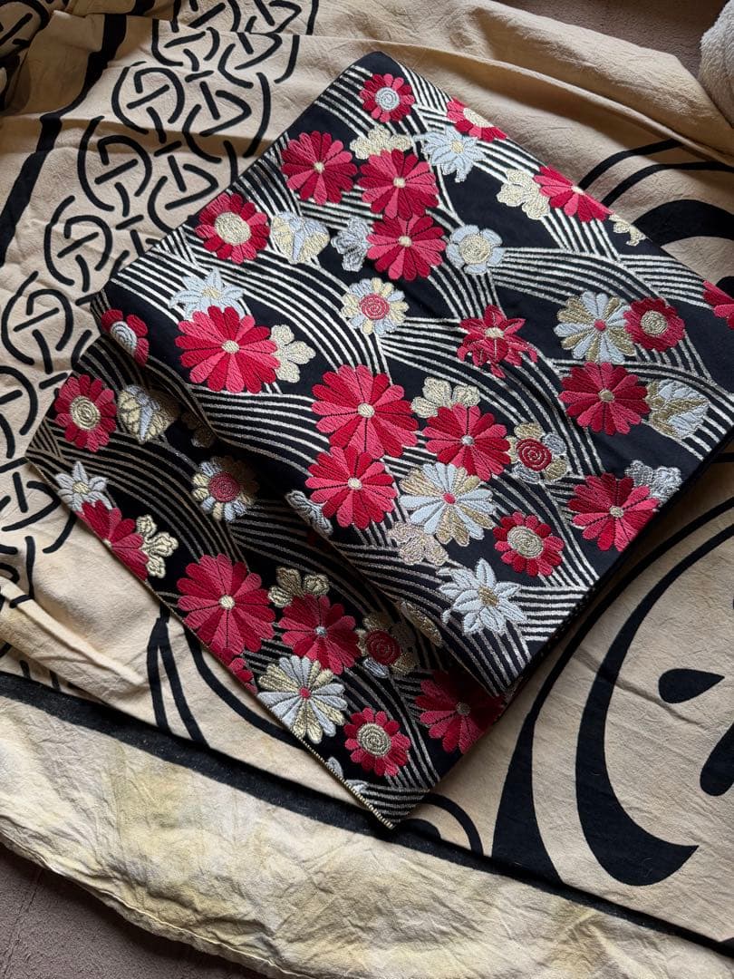 花柄刺繍 袋帯 黒赤金 - メルカリ