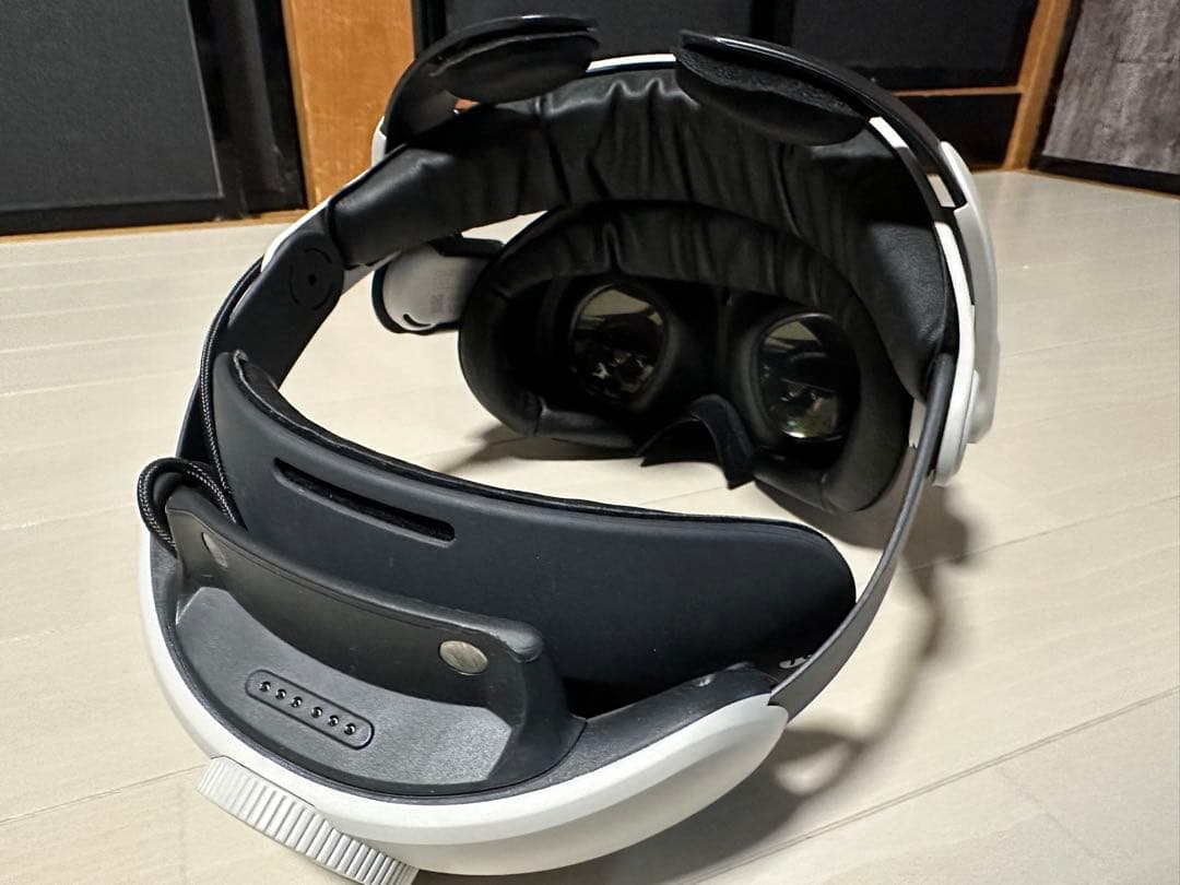 Quest3 本体+ BOBOVR バッテリーx2 充電ドッグ付き - メルカリ