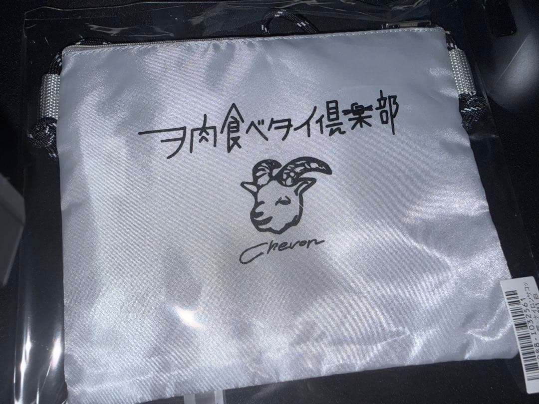 Chevon FC限定 スクラッチ サコッシュ 白 - メルカリ