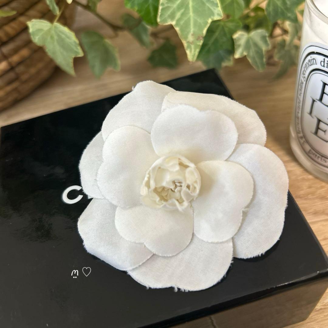 CHANELシャネル カメリアコサージュ ブローチ シルク ホワイト 卒業