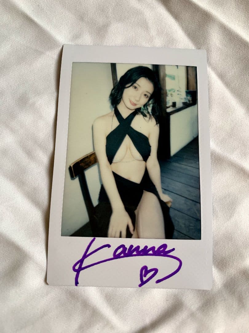 瀬戸環奈 チェキ 直筆サイン入り 黒 kanna seto 瀬戸環奈 チェキ 直筆サイン入り kanna seto 振袖姿 ポストカード