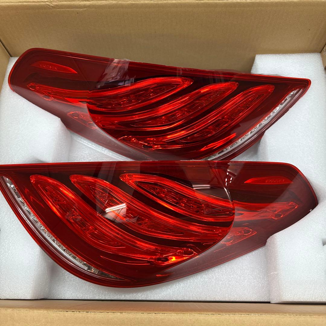 メルセデスベンツ　W222型Sクラス　左右テールレンズ Mercedes-Benz（メルセデス・ベンツ） W222 Sクラス 後期仕様 ヘッド