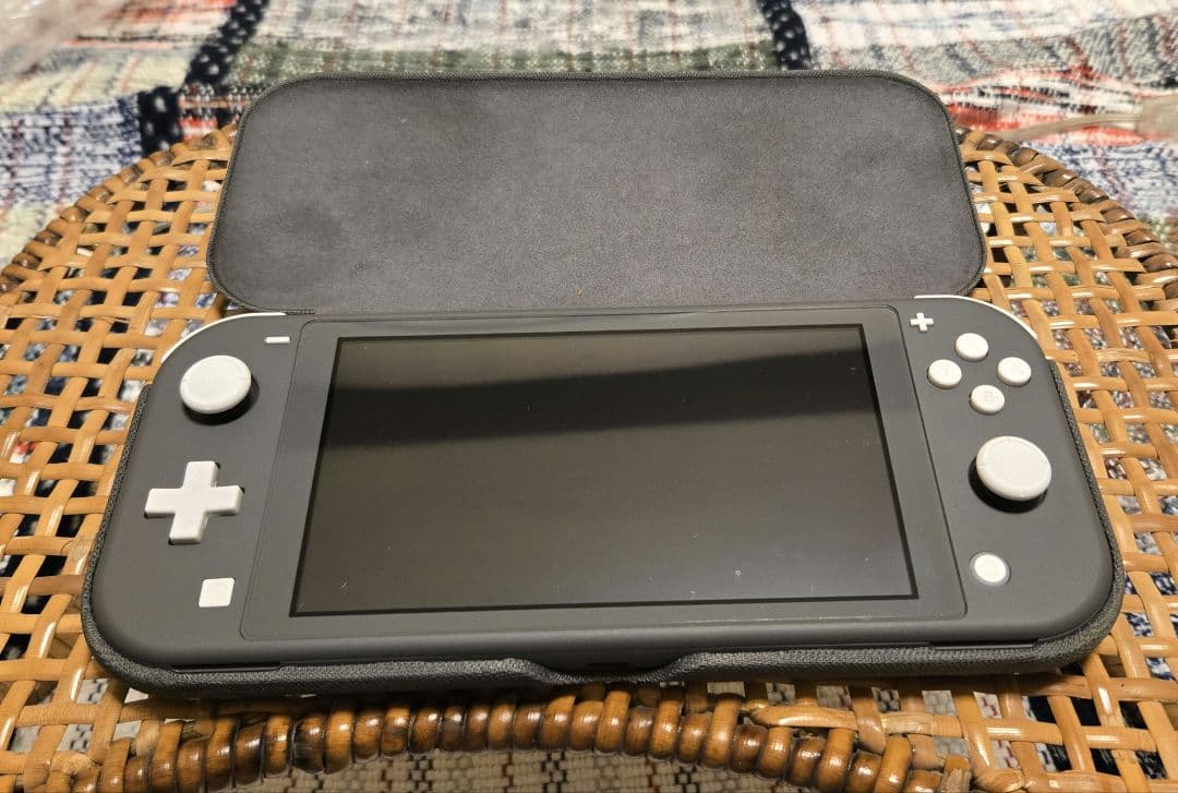 Nintendo Switch Lite グレー 本体 ハードケース付属 Nintendo Switch Lite ケース ハード 耐衝撃 ニンテンドー スイッチ