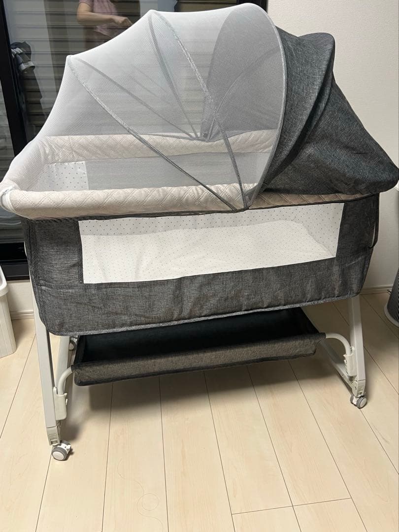 折りたたみ式ベビーベッド メッシュカバー付き - メルカリ