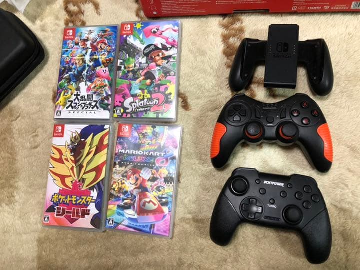 Nintendo Switch Joy-Con2つとカセット4つ【値段交渉あり】の通販｜www