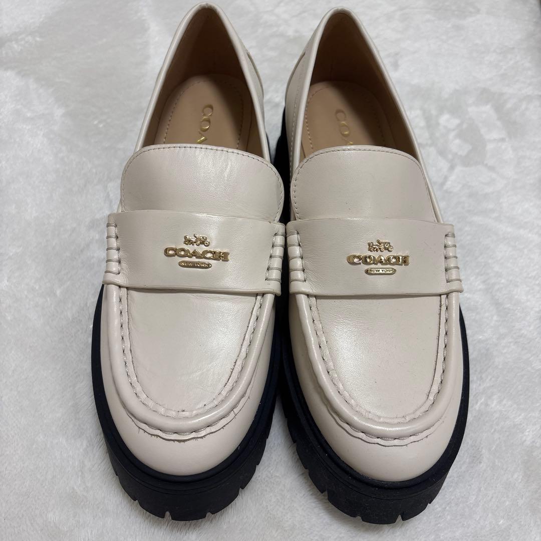 COACH ホワイト ローファー 合成皮革の通販｜www.reigneleven.com