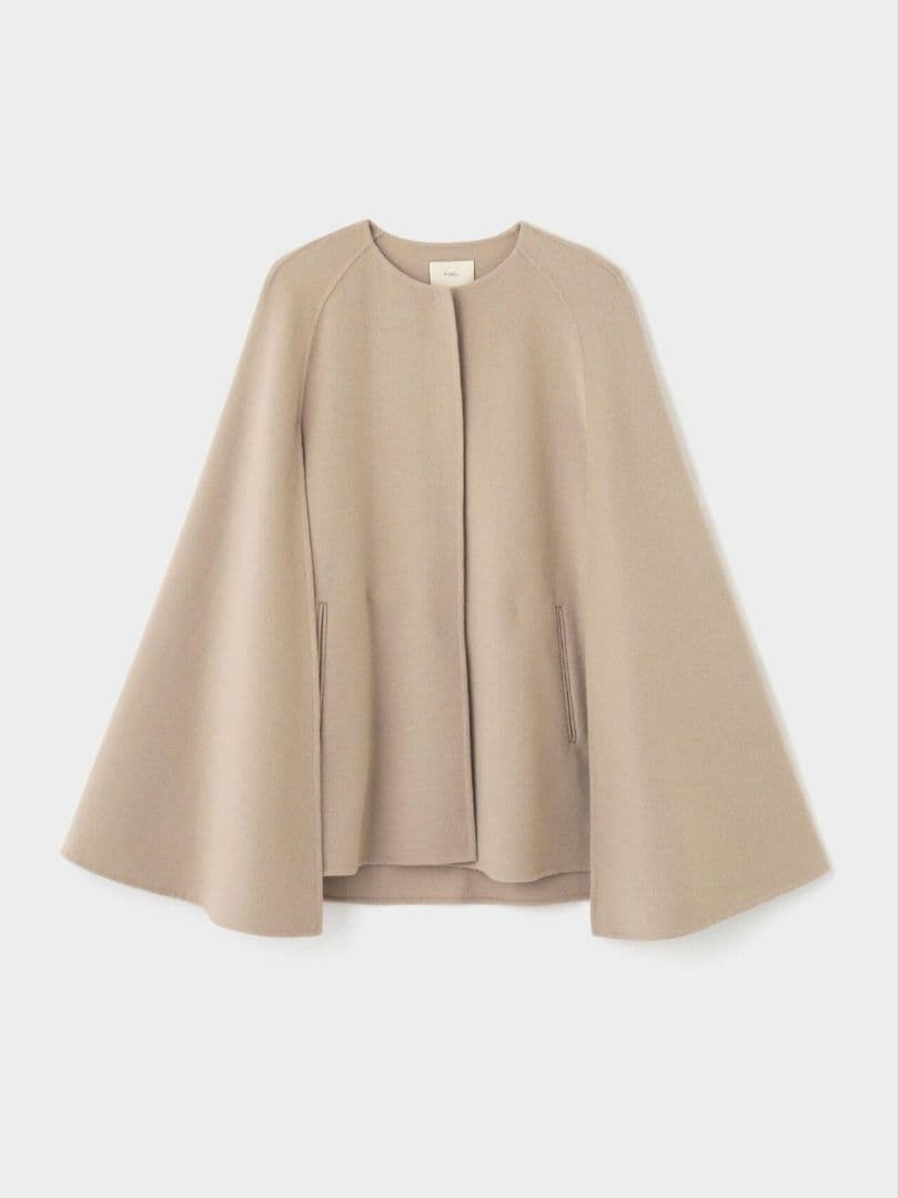 ラック☆様専用 新品タグ付き LE PHIL ライトリバーケープコート