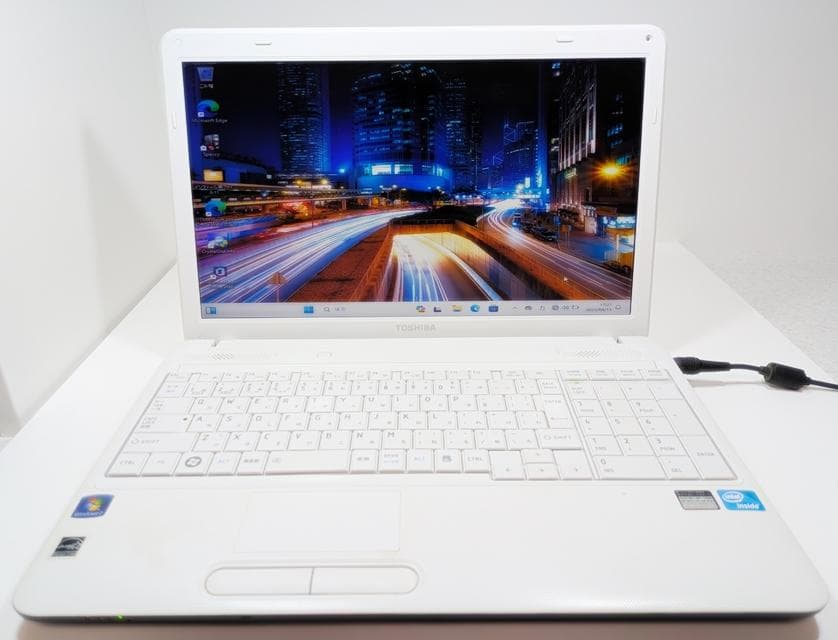 人気のホワイトノートパソコン✨Windows11✨セットアップ済✨初心者 大人気富士通 SSD Windows11 初心者向け オフィス ホワイト 事務作業