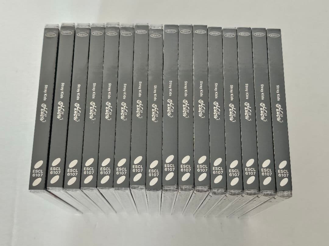 Stray Kids Hollow 通常盤初回仕様 新品未開封 スキズ 16枚 - メルカリ