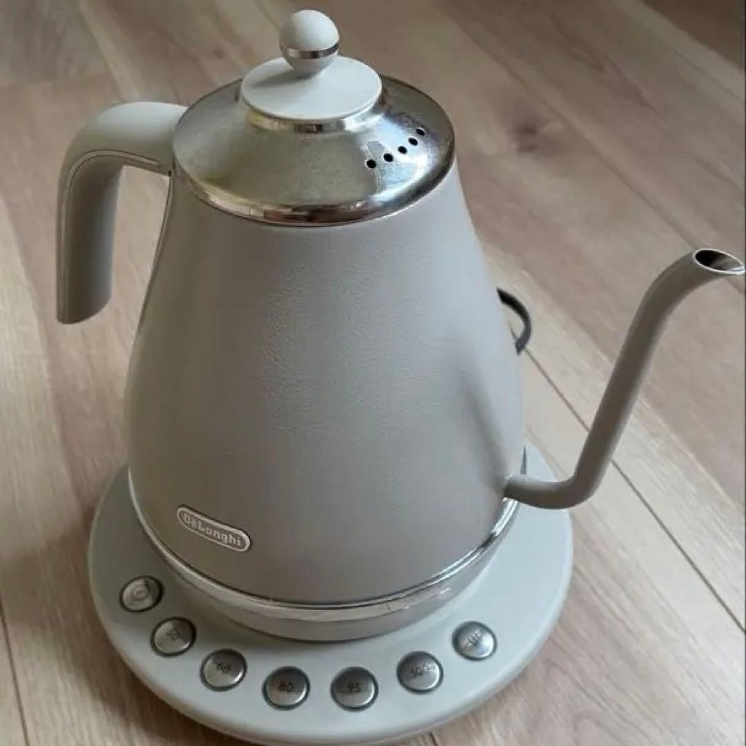 デロンギ　グレー 電気ケトル 温度調整機能付き Amazon | De'Longhi (デロンギ) エクレティカ 温度設定機能付き電気