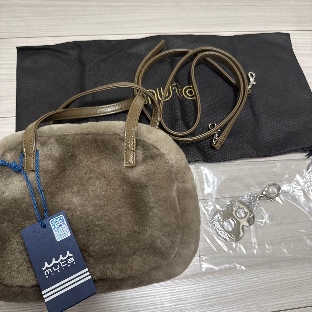 新品未使用　ムータ　ムートン　バッグ　muta レディース　バッグ　チャーム付き muta（ムータ）の「ムートンSPOOKYバッグ（ハンドバッグ）」 - WEAR