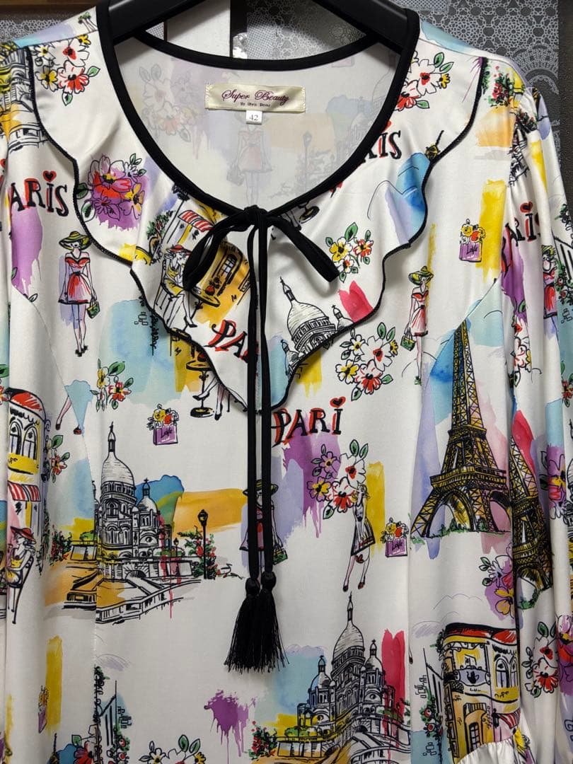 ◇ スーパービューティー 42 ワンピース ホワイト×カラフルなパリス柄