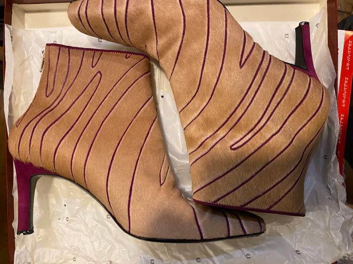 フェラガモ ベージュ&フューシャピンクショートブーツ(実家保管品